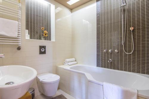 Two-Bedroom Apartment with Balcony image 10
