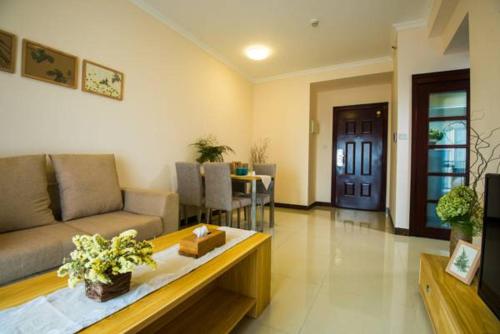 Guangzhou Convention Center Apartment Guangzhou Convention Center Apartment is perfectly located for both business and leisure guests in Guangzhou. The property has everything you need for a comfortable stay. Service-minded staff will wel