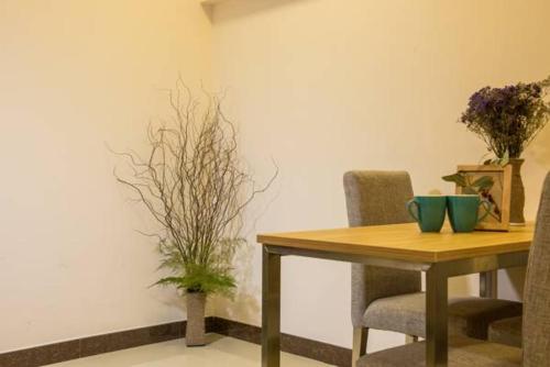 Guangzhou Convention Center Apartment Guangzhou Convention Center Apartment is perfectly located for both business and leisure guests in Guangzhou. The property has everything you need for a comfortable stay. Service-minded staff will wel