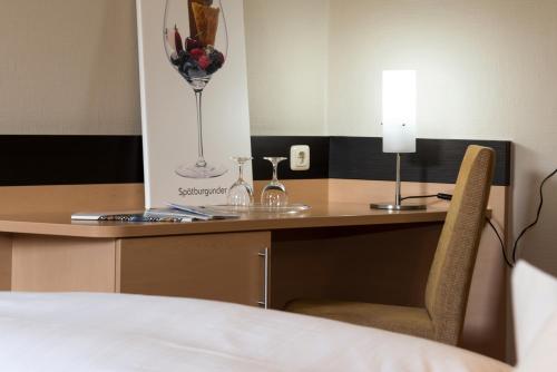 2 queen beds