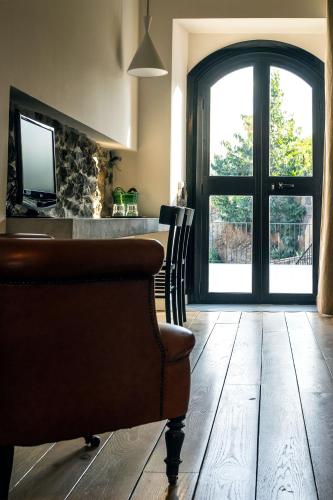 Tale Restaurant & Suite