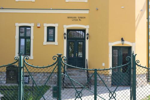 Anna Villa - image 9