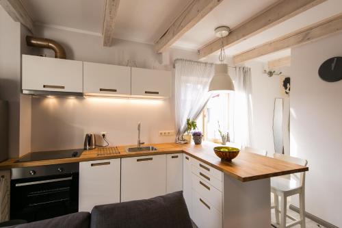 Sunny and compact apartment Room Type - Apartment with Garden View