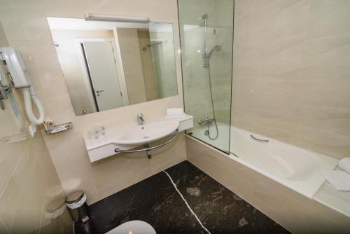 2 twin beds