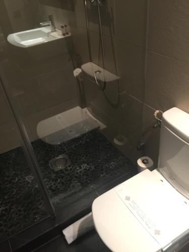Bathroom, Hotel Oasis in Barceloneta