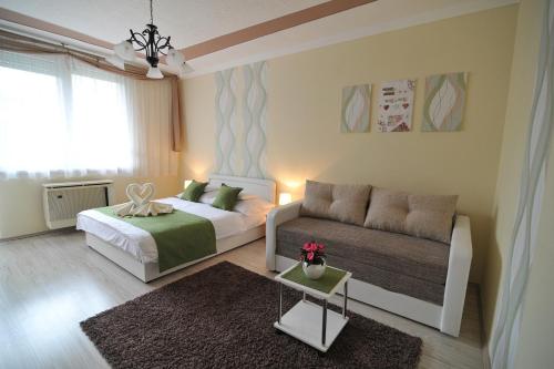  Menta Apartman, Pension in Eger