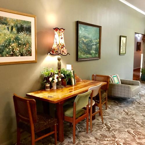 酒谷旅館 (Vine Valley Inn) in 塞斯諾克