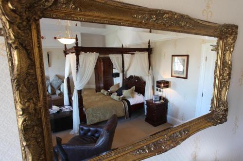 Double room, four poster