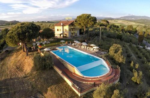  Tenuta La Lupa in Castellina Marittima