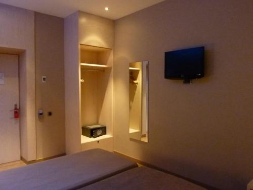 Barcelona House - image 2
