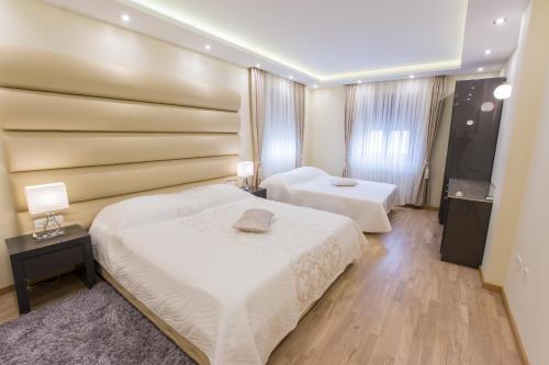 1 king bed, 1 sofa bed