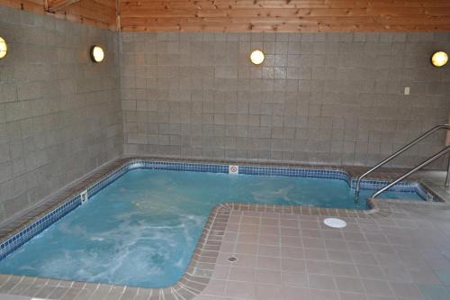 Cobblestone Hotel & Suites - Wisconsin Rapids