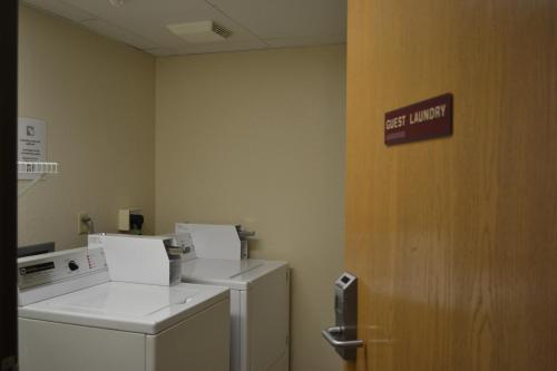 Cobblestone Hotel & Suties - Wisconsin Rapids - 편의 시설/서비스