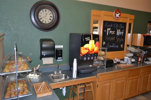 Cobblestone Hotel & Suties - Wisconsin Rapids - 식음료(F&B)