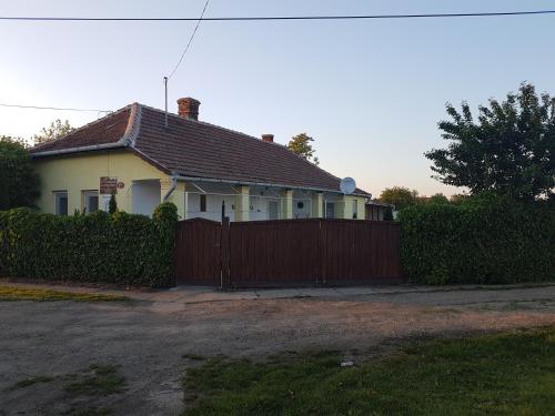  Virágos vendégház és apartman in Poroszló