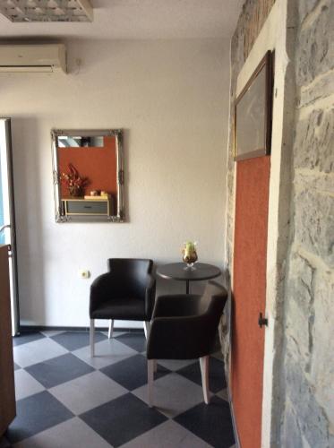 Tempat Masuk, Apartments Qualitas in Kotor