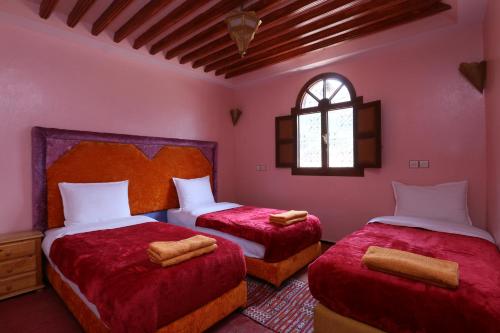 3 twin beds