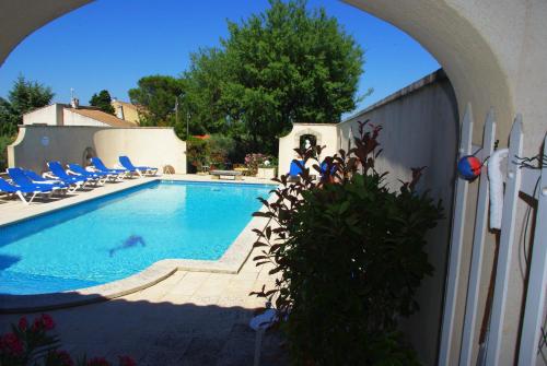 Úszómedence, Le Mas de l'Amandier in Saint-Saturnin-les-Avignon