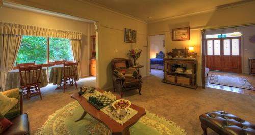 Hillview Oak B&B - Accommodation - Lankeys Creek