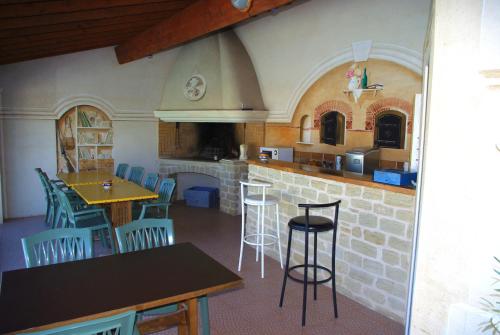 Úszómedence, Le Mas de l'Amandier in Saint-Saturnin-les-Avignon