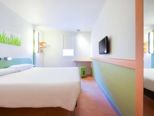 ibis budget Saint Paul Les Dax Stop at ibis budget Saint Paul Les Dax to discover the wonders of Saint-Paul-les-Dax. The hotel offers a high standard of service and amenities to suit the individual needs of all travelers. Wi-Fi in 