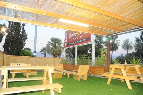 บริการและสิ่งอำนวยความสะดวก, בקתה מקום טוב באמצע in เมนาฮามิยา