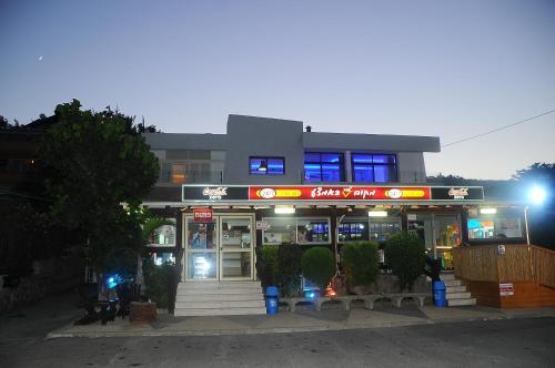 ทัศนียภาพภายนอกโรงแรม, בקתה מקום טוב באמצע in เมนาฮามิยา