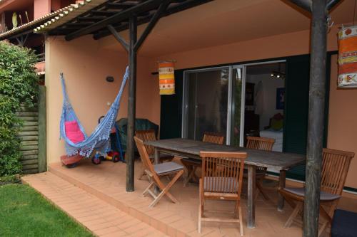  Aroeira Pine Tree Gardens Surf & Golf Villa in Charneca