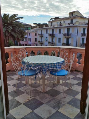  Dante Flexyrent Apartment, Pension in Rapallo