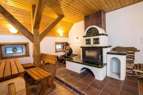 Shared lounge/TV area, Penzion Chata pod Lipami in Rokytnice nad Jizerou