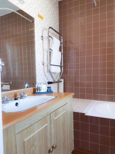 Standard Single Room image 4