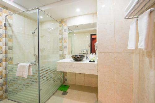 Royal Tulip Hotel LLC - image 5