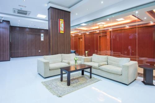 Royal Tulip Hotel LLC - image 6