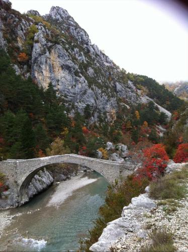 Gorges du Verdon charme, calme et authenticité (Gorges du Verdon charme, calme et authenticite) in ลา มาร์ตร