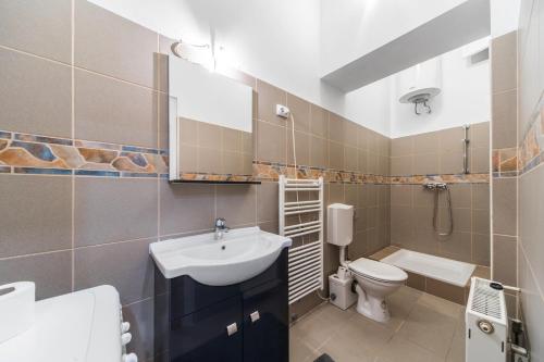 Anker Palace Apartment - image 6