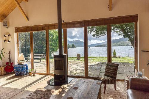 The Shore House - image 4