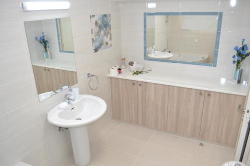 Marianna Hotel Apartments - image 5