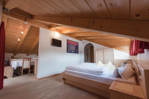 Pension Garden Hotel - image 5
