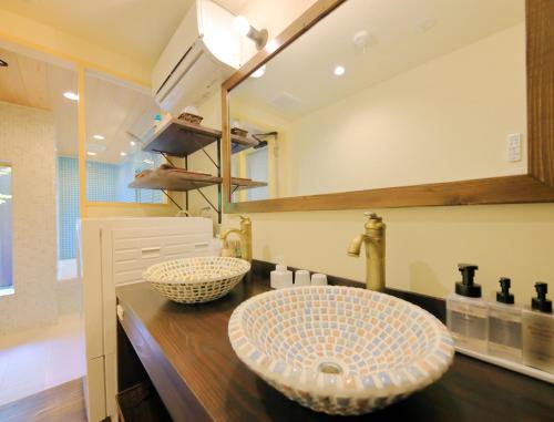 Machiya Oozora Located in Central Kyoto, Machiya Oozora is a perfect starting point from which to explore Kyoto. The property offers a wide range of amenities and perks to ensure you have a great time. Service-minde
