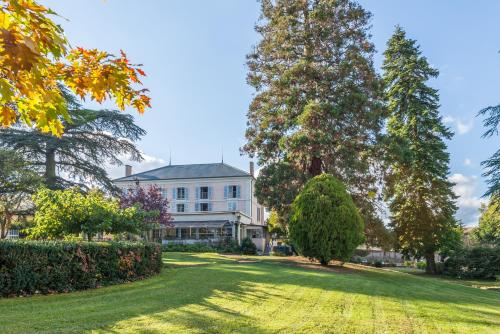 . Chateau de Breuil en Beaujolais