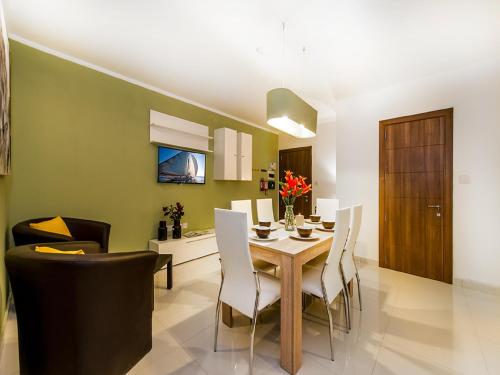 Bayside Apartments - image 4