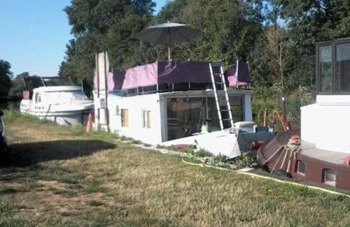 Bateau houseboat camille