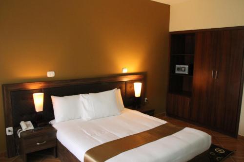 sukwimol place 1730 singhawat road naimuang muang phitsanulok thailand th 65000 garden place 213 mo