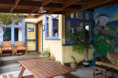 Erkély/terasz, Sequoia Lodge Backpackers in Picton