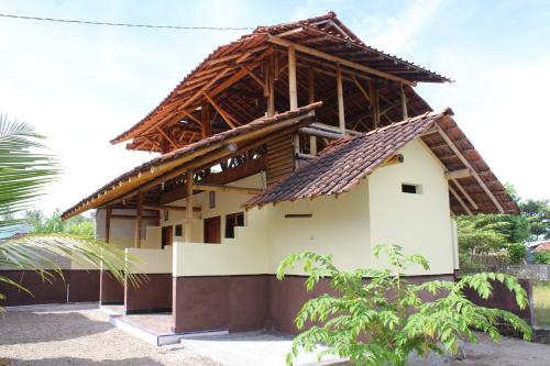 Vista exterior, Harry's Ocean House Watukarung Homestay in Watukarung