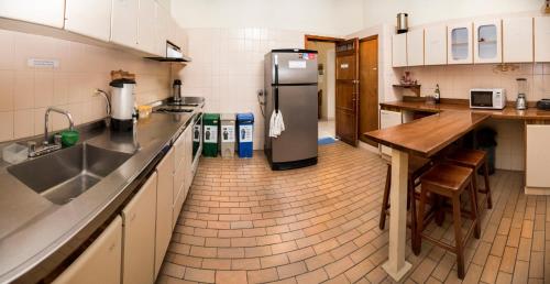 Kitchen, Macondo Hostel in San Gil