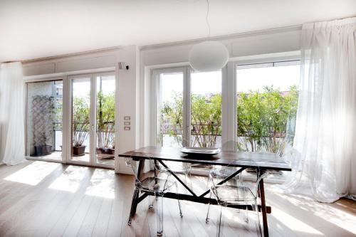 Milano Lush Contemporary Flat
