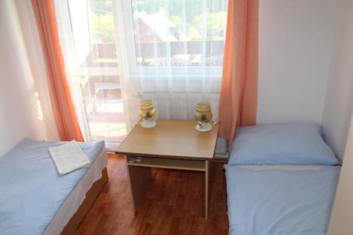 Standard Twin Room with Shared Bathroom