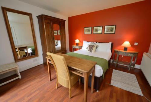 The White Lion Inn - image 14