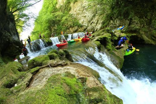 Falling Lakes Hostel - image 2